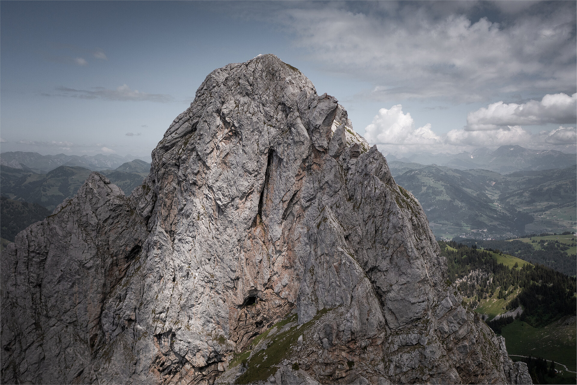 <p>Blick auf den Klettersteig am Rüebli.</p>